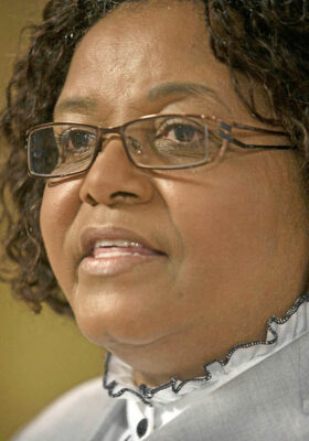 Edna Molewa